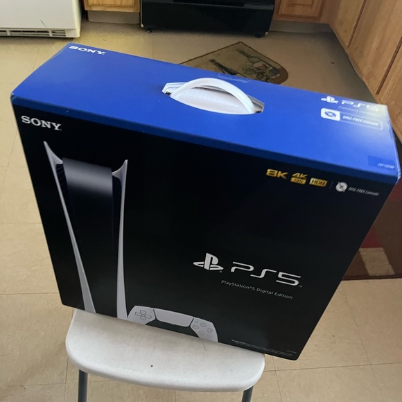 PlayStation 5 - Picture 1 of 6